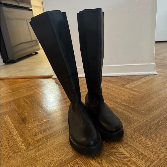 Tall black boots - Picture 4 of 7